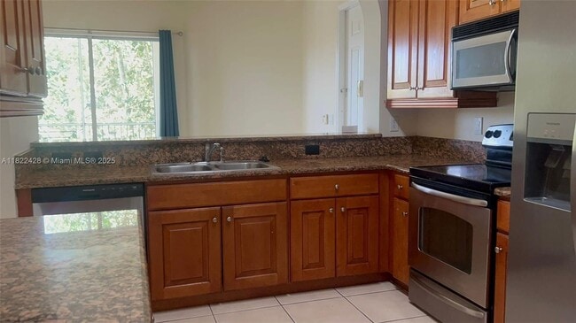 Building Photo - 3500 Oaks Clubhouse Dr