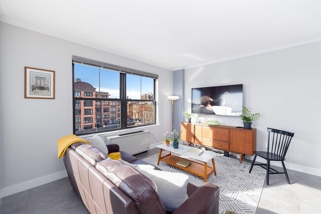 Building Photo - 1 Greene St