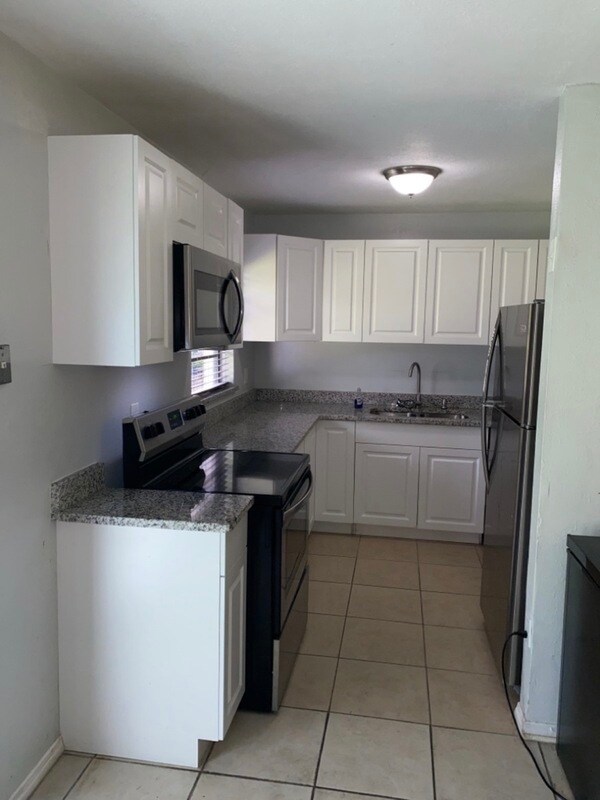 Building Photo - 1419 Zenith Pl