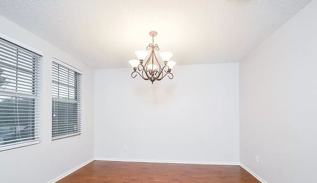 Foto del edificio - 9007 Little Hoss