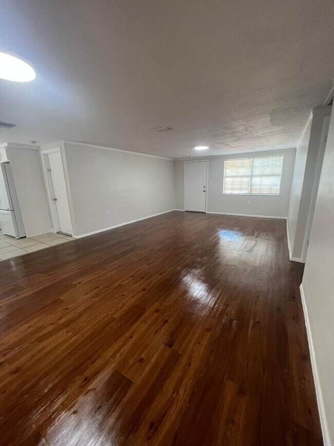 Building Photo - Updated, 2/2 Home Available now!
