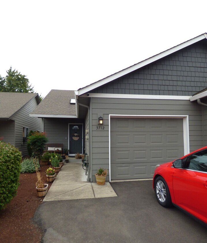 Primary Photo - 3710-3712 Osborn Ave NE Salem, OR 97301