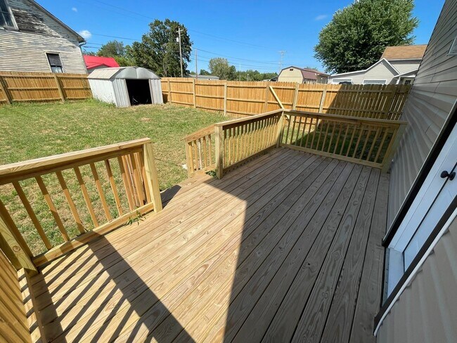 Foto del edificio - 7855 East St