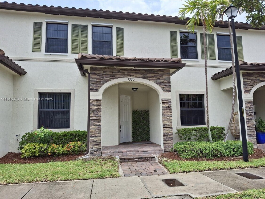 Primary Photo - 9320 W 33rd Ln