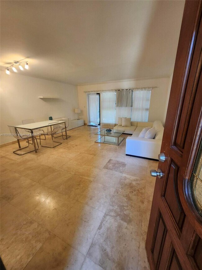 Building Photo - 32 Camden Dr