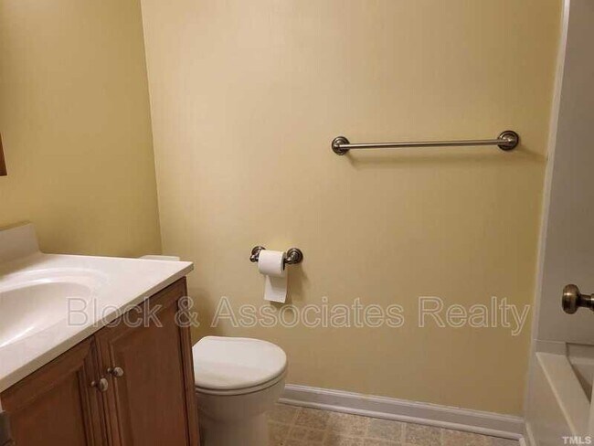 Building Photo - 1511 Creekwood Ct