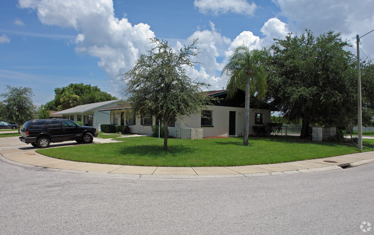 Primary Photo - Windtree Villas