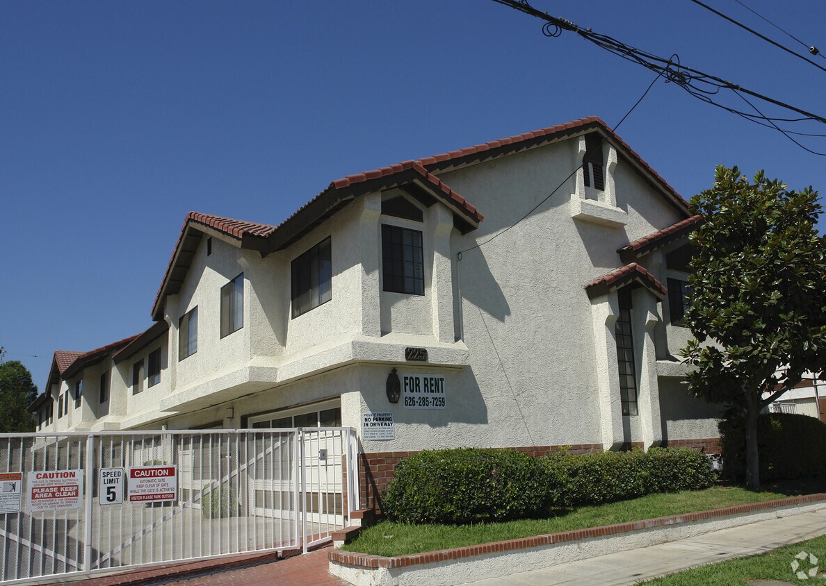 Primary Photo - 225 S Del Mar Ave