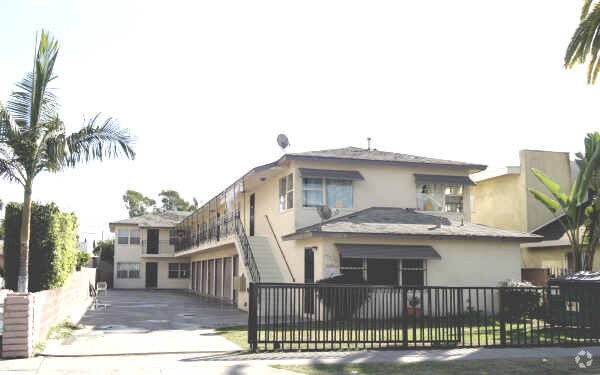 Primary Photo - 10720 Barlow Ave