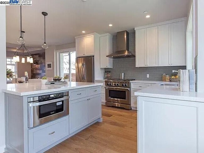 Foto del edificio - 764 Hillcrest Dr