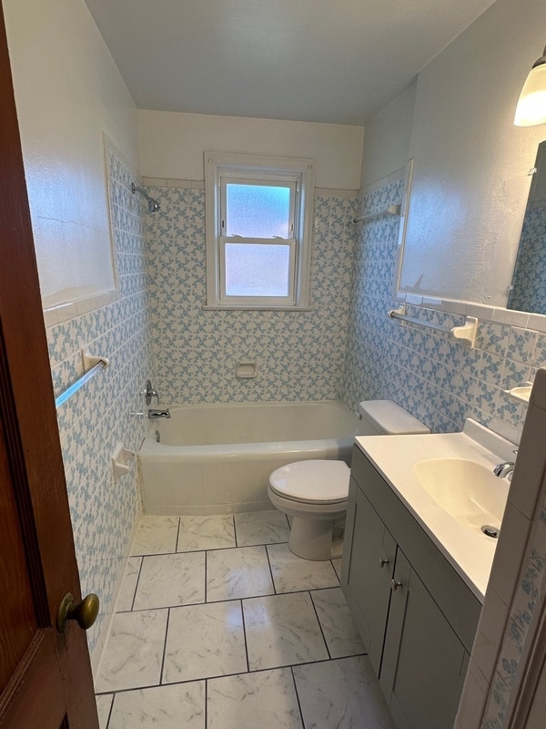 Building Photo - 2757 Meadowview Dr NW