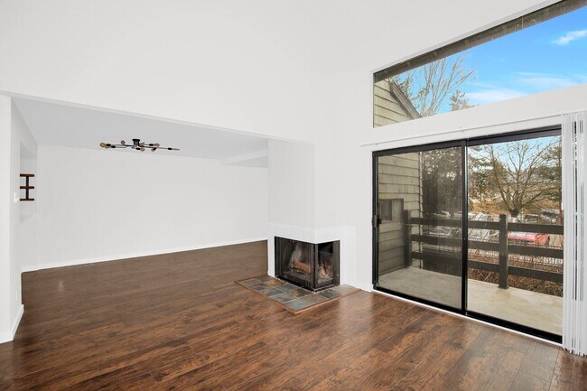 Foto del edificio - 2 Bedroom Plus Bonus Room in the Heart of Bellevue