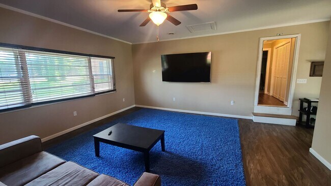 Foto del edificio - Kennedy Drive Retreat - 4 bedrm with bonus and billards room