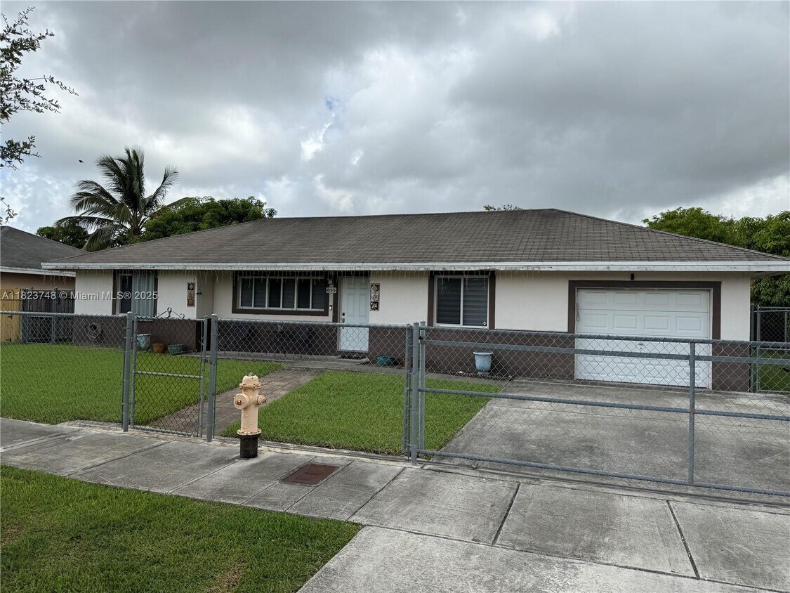 Foto principal - 855 W Davis Pkwy