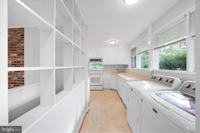 Foto del edificio - 6020 Cheshire Dr