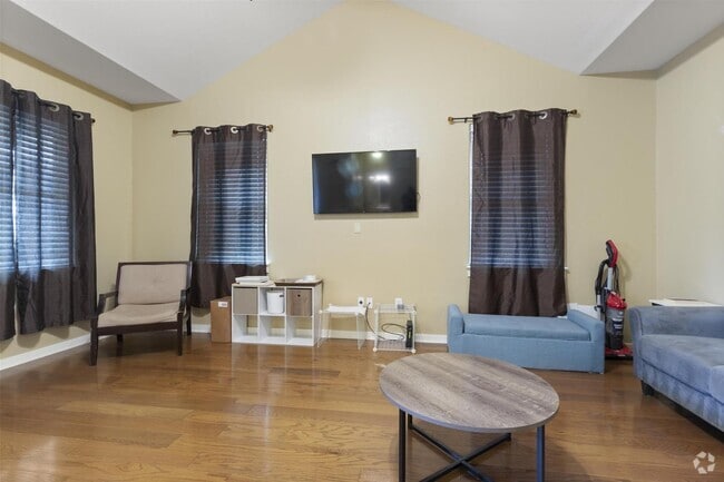 Building Photo - Beautifully updated home in a peaceful Geo...