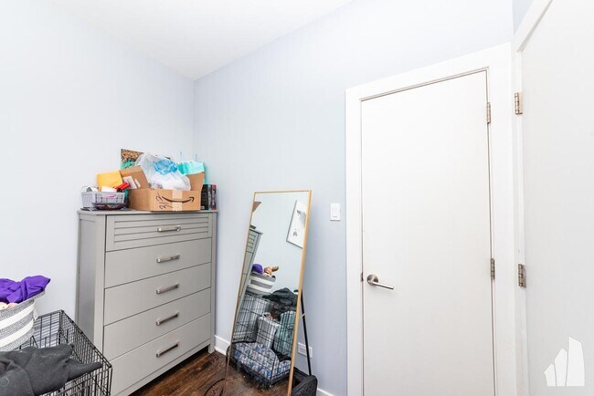 Building Photo - 3 bedroom in Chicago IL 60651