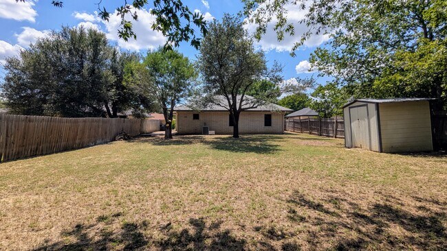 Building Photo - 614 Bent Wood Dr