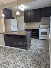 Building Photo - 605 Van Buren Ave