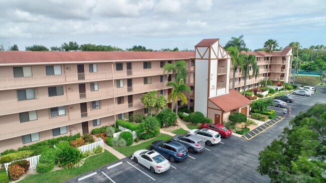 Foto del edificio - 7281 Amberly Ln