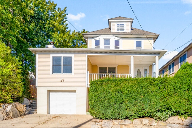 Photo - 59 Oak St House