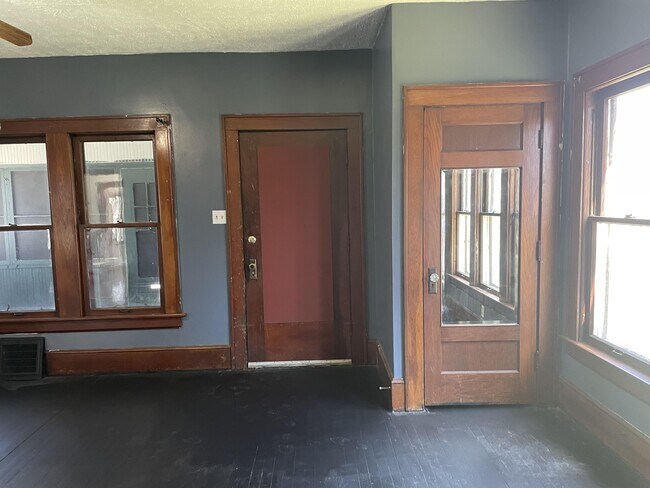 Building Photo - 1504 Preston Ave