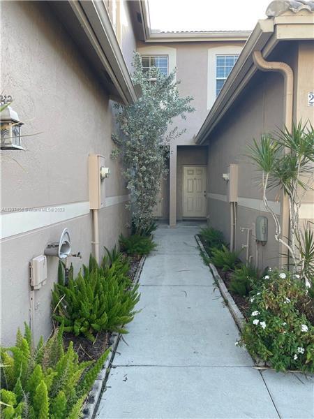 Building Photo - 2040 Pompeii Ct