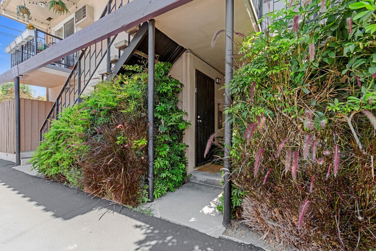 Foto del edificio - 2854 Rowena Ave