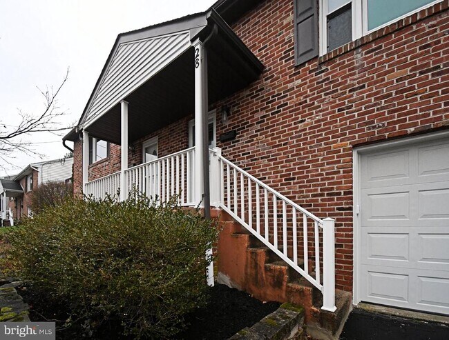 Foto del edificio - 28 Lacey Ave