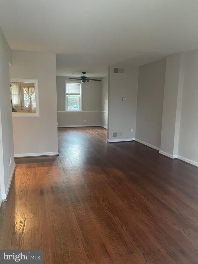 Building Photo - Townhome In Glen Burnie