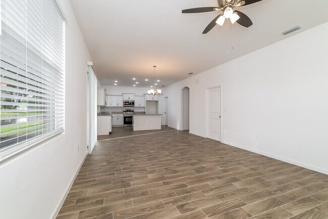 Building Photo - 451 Martigues Dr