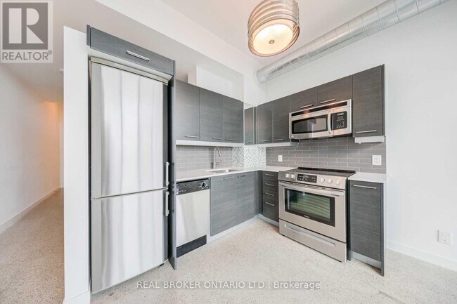 Building Photo - 510 King St E