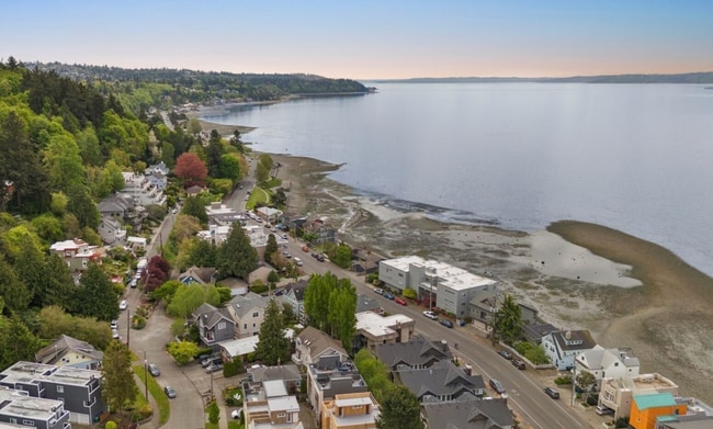 This is the neighborhood - 4135 Chilberg Ave SW