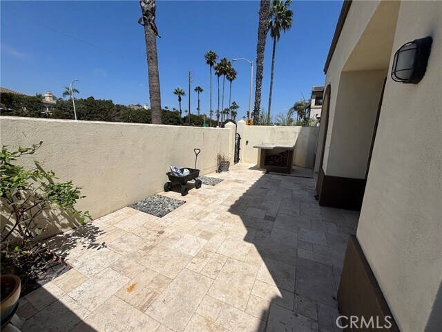 Foto del edificio - 518 Goldenwest St