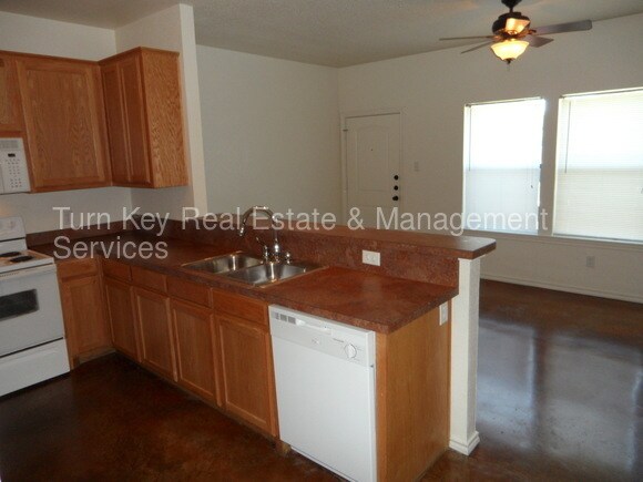 Building Photo - 8132 W Elizabeth Ln