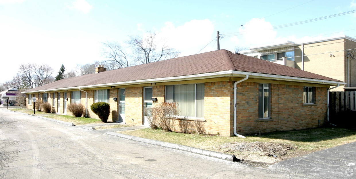 Foto del edificio - Royal Oak Crossings at 13 Mile