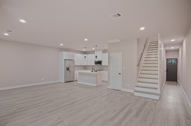 Building Photo - 12310 Glenview Dr