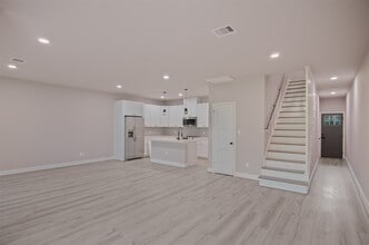 Building Photo - 12310 Glenview Dr