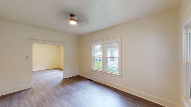 Building Photo - 210 Perry St