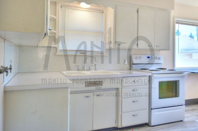 Building Photo - Charming, Clean Bungalow
