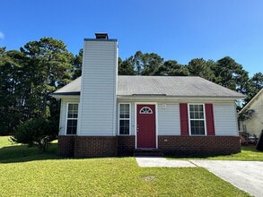 Building Photo - 204 Live Oak Ct