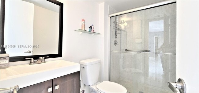 Building Photo - 3731 N Country Club Dr