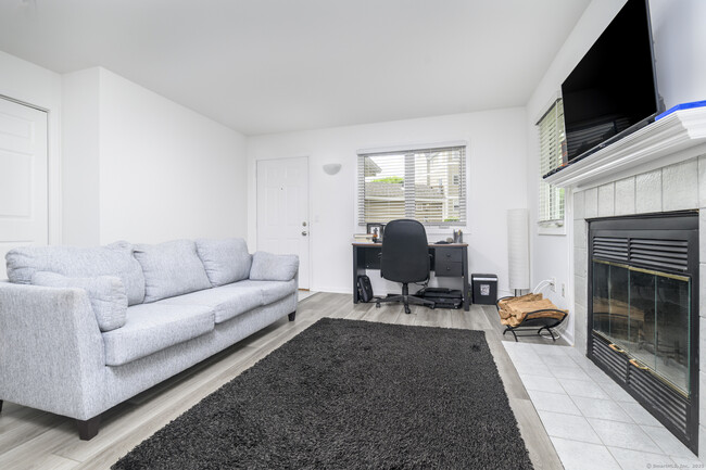 Building Photo - 39 Glenrock