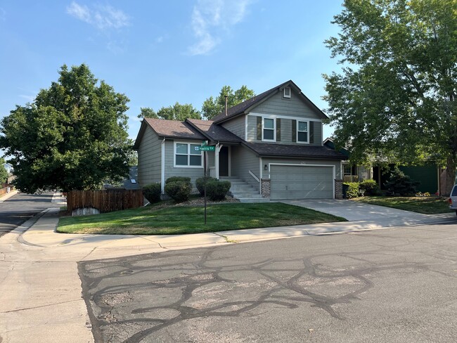 LOTE DE ESQUINA, PATIO ENORME - 9688 Harris Cir