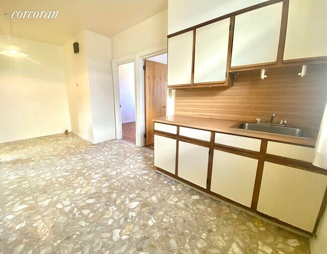 Building Photo - 2124 E 1st St