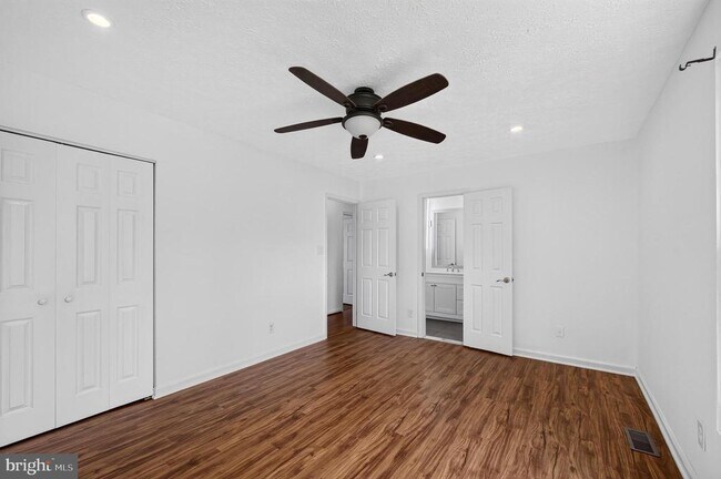 Building Photo - 13296 Hollinger Ave