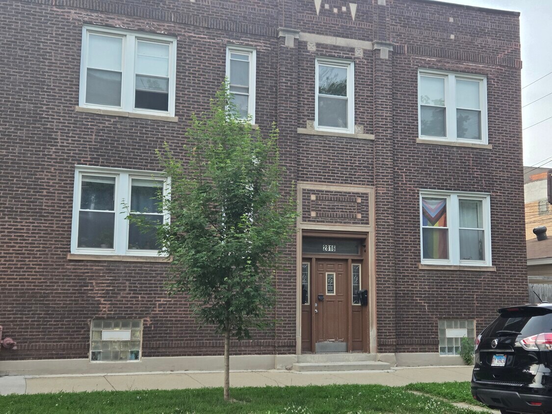 Front Entrance - 2816 W Cullom Ave