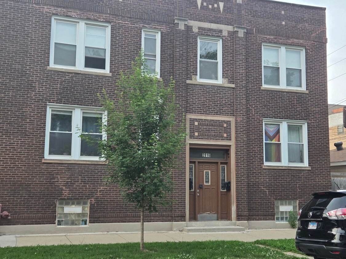 Front Entrance - 2816 W Cullom Ave