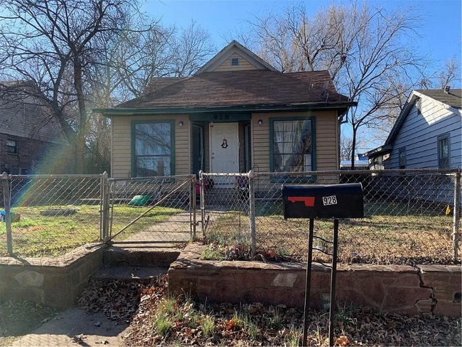 Building Photo - 928 N Park Ave