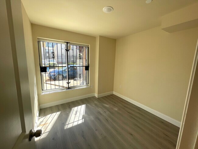 Bedroom - 1626 N Sydenham St